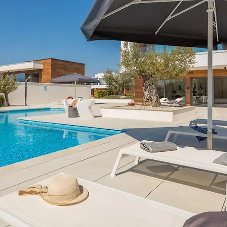 Old Olive Viii - Heated Pool - By Vivi Rent *