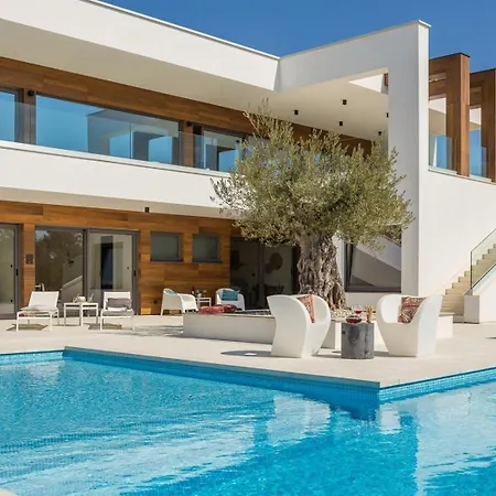Villa Old Olive Viii - Heated Pool - By Vivi Rent