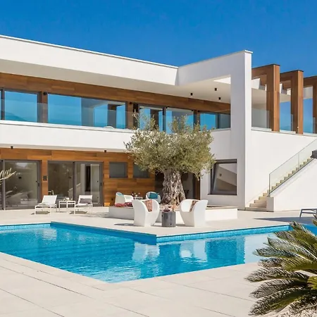 Villa Old Olive Viii - Heated Pool - By Vivi Rent *