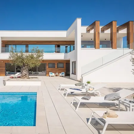 Villa Old Olive Viii - Heated Pool - By Vivi Rent