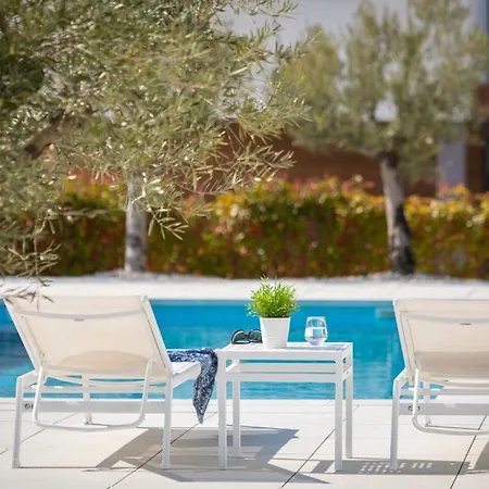 Old Olive Viii - Heated Pool - By Vivi Rent Villa *